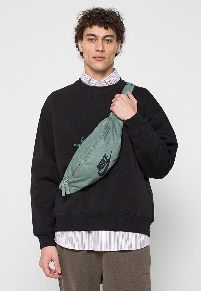 Nike Sportswear HERITAGE