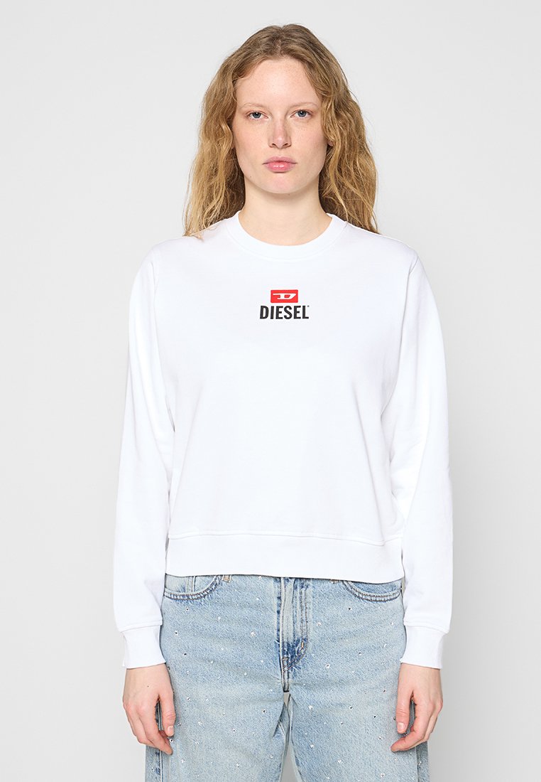 Weißes Sweatshirt aus Baumwolle mit rundem Ausschnitt und kurzem Schnitt. Mittig platziertes schwarzes und rotes "DIESEL"-Logo. Lange Ärmel.