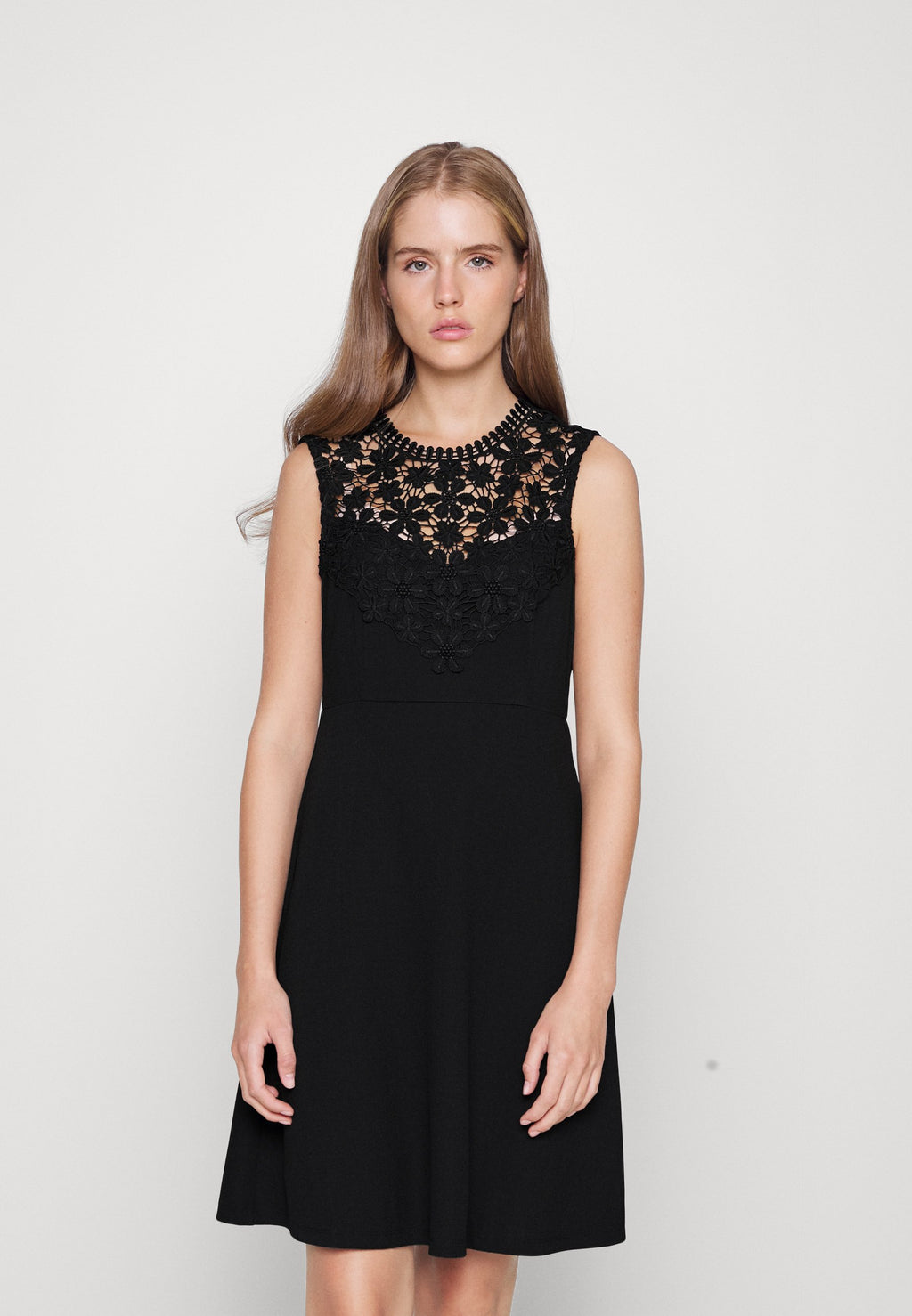 ONLMONNA LACE DRESS Media 3