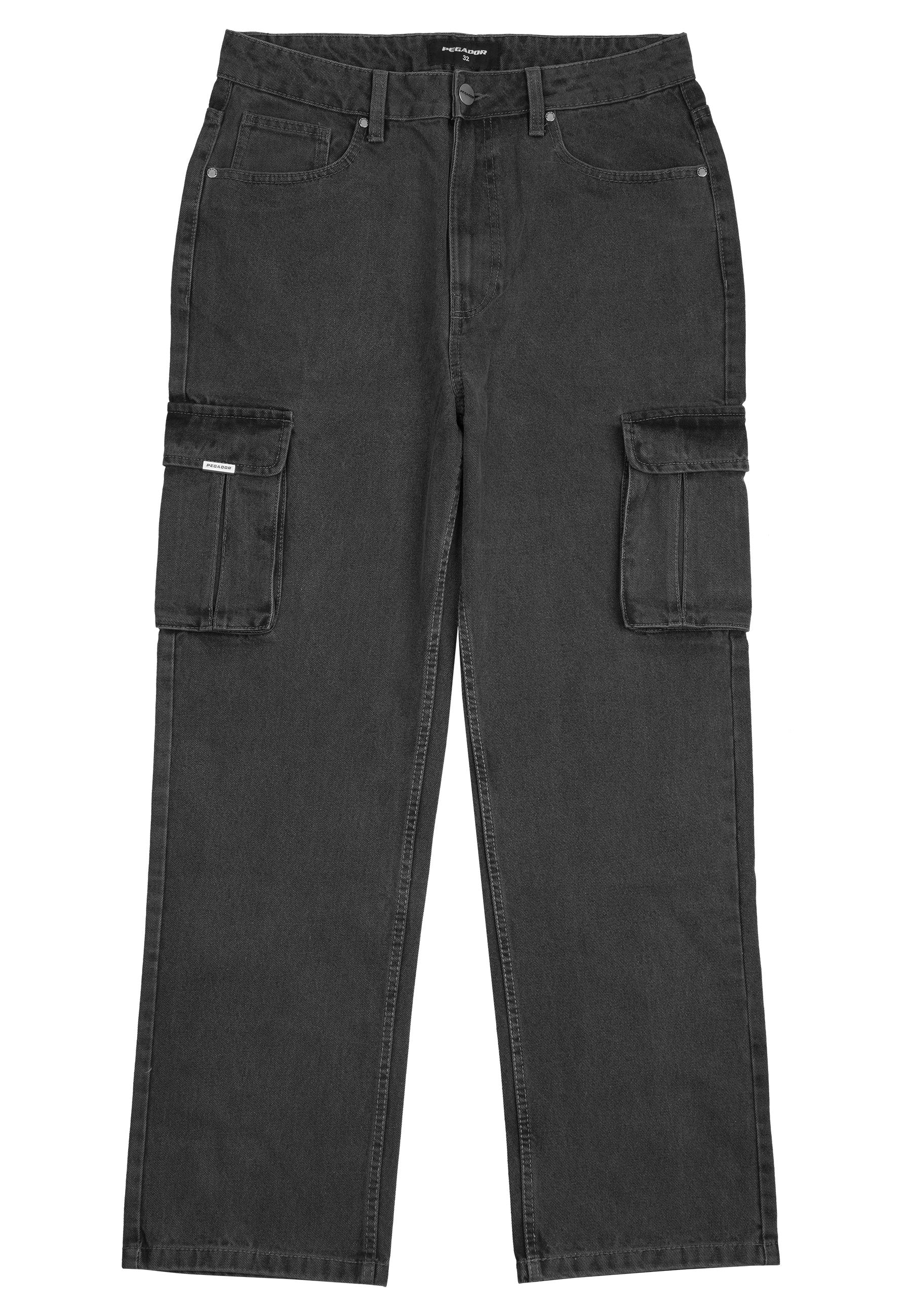 Schwarze Denim-Cargohosen mit lockerer Passform, ausgestattet mit zwei großen Seitentaschen, Knopfverschluss und vorderen Gürtelschlaufen.