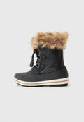 Schwarze Schneestiefel mit einem Kunstpelzbesatz, abgerundeter Zehe, verstellbarem Schnürverschluss und einer strukturierten Gummisohle mit weißen und braunen Akzenten.