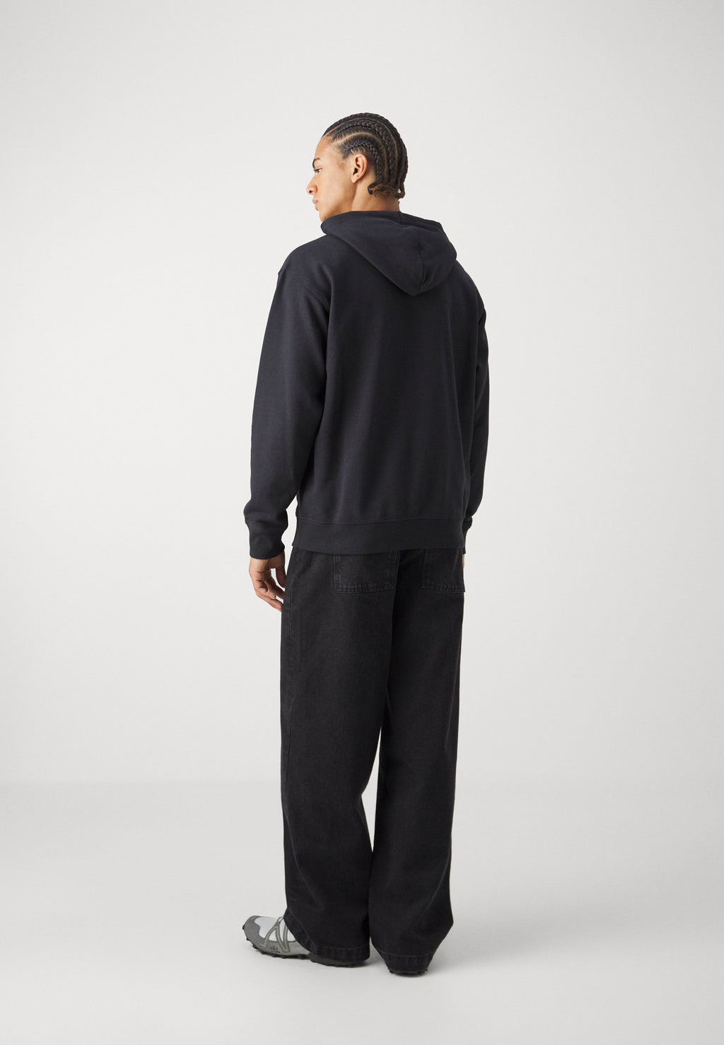 New Balance SPORT ESSENTIALS STACKED LOGO