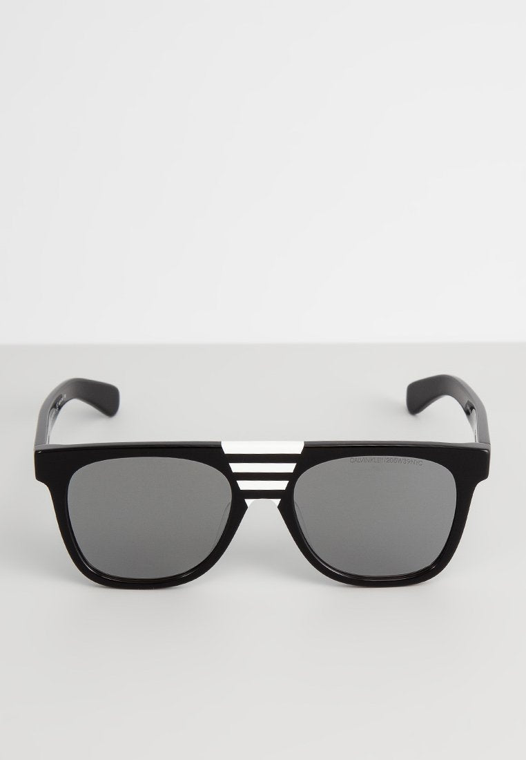 CKN SUN CKNYC1852S 005 53 18 140 UNISEX Media 4