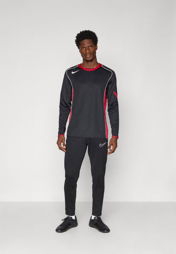 Nike Performance T90 TOP