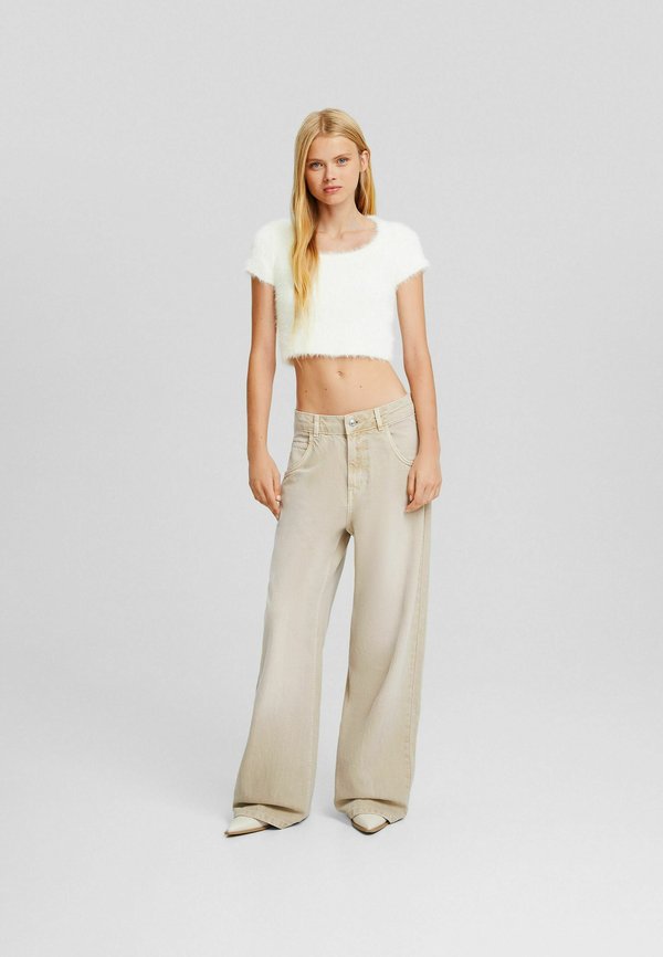 Bershka SHORT SLEEVE FUZZY