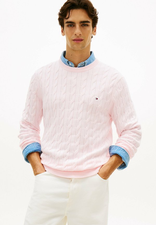 Tommy Hilfiger CLASSIC CABLE CREW NECK  ELEVATED ESSENTIALS - Jumper - pink