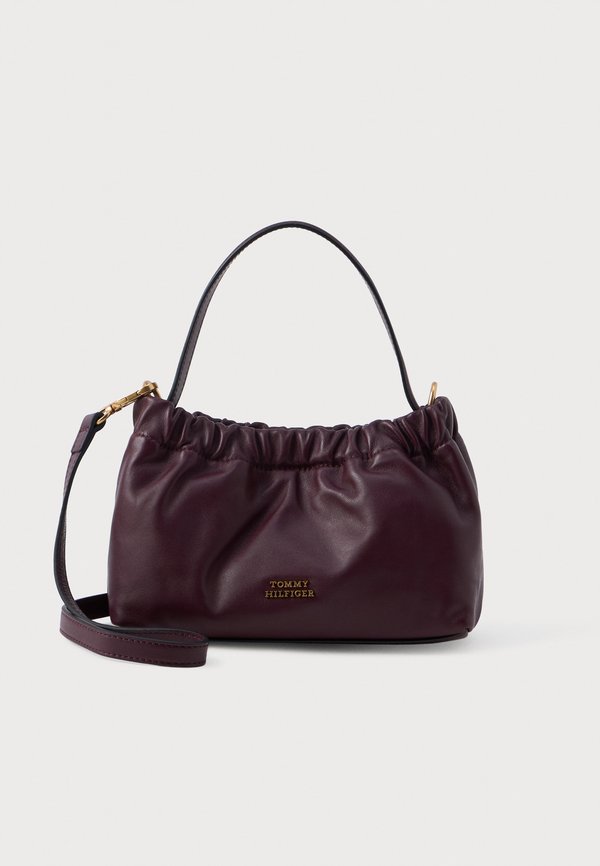 Tommy Hilfiger SOFT LEATHER LOGO PLAQUE CROSSBODY BAG - Handbag - marzemino