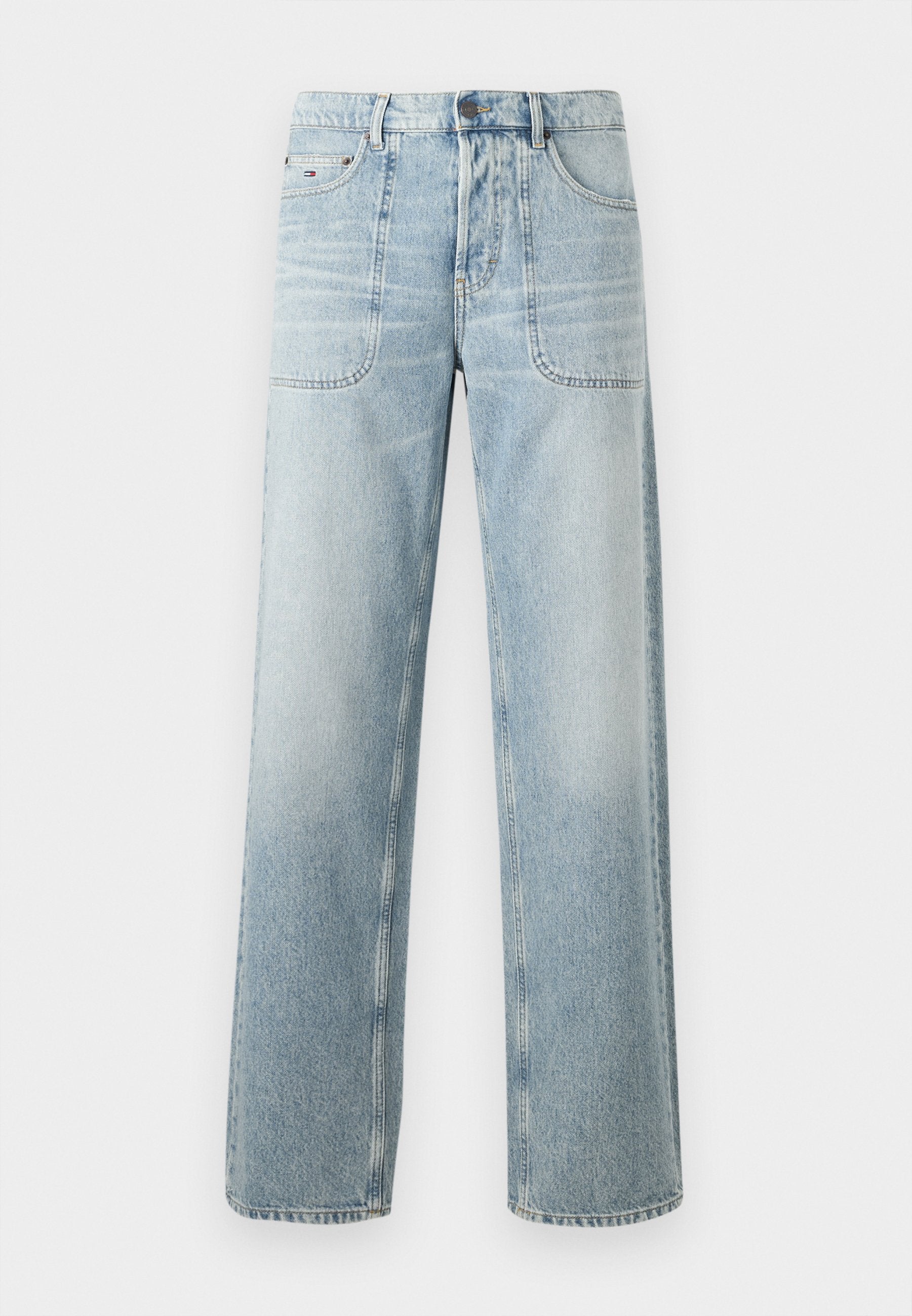 Hellblaue Schlagjeans aus Denim mit zwei Fronttaschen, subtiler Waschung und einem Knopfverschluss am Bund.