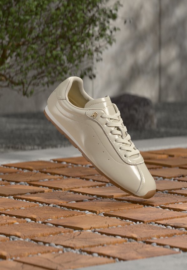 Tommy Hilfiger BELLA - Trainers - soft cream