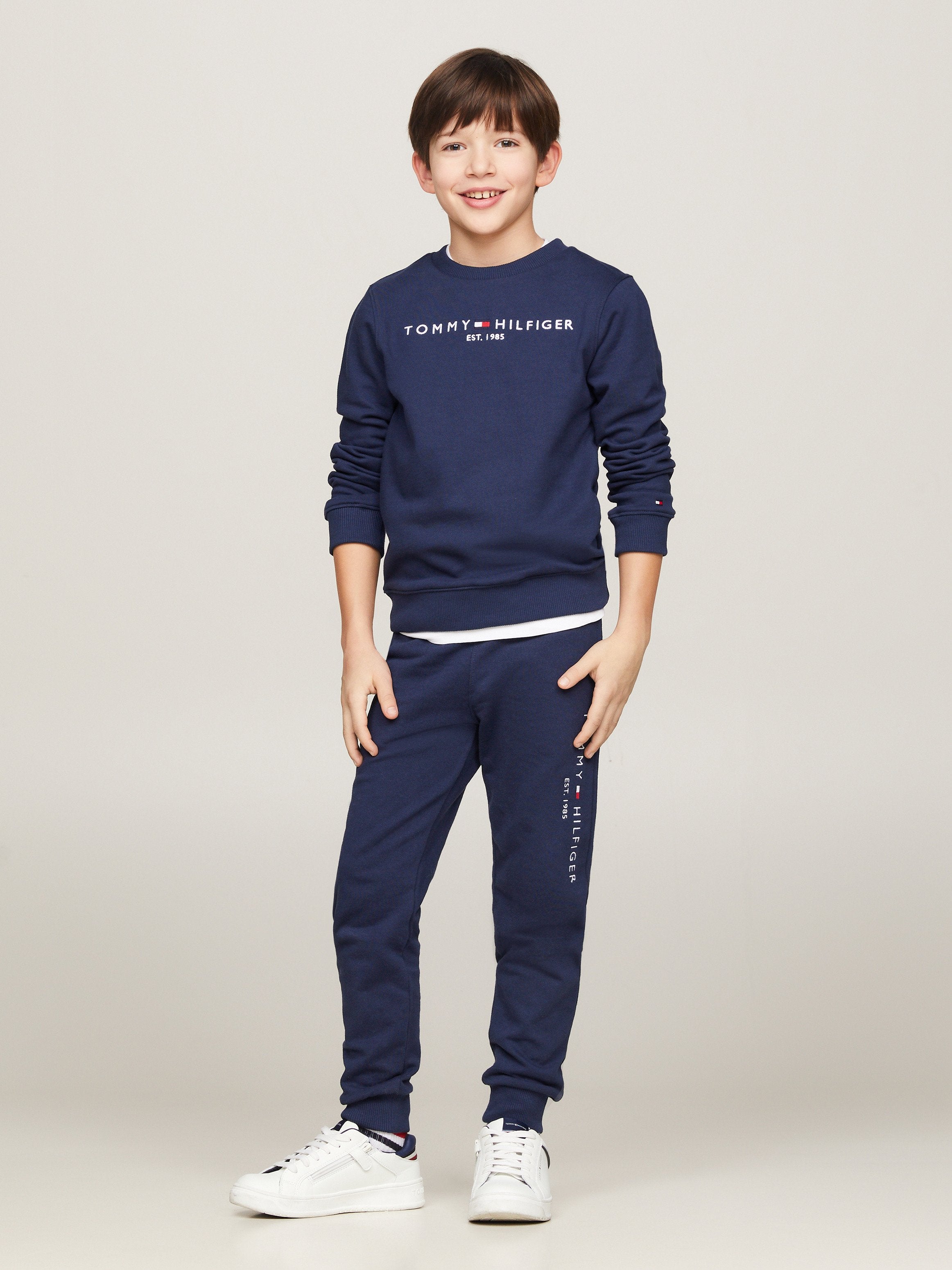 ESSENTIAL UNISEX Media 2