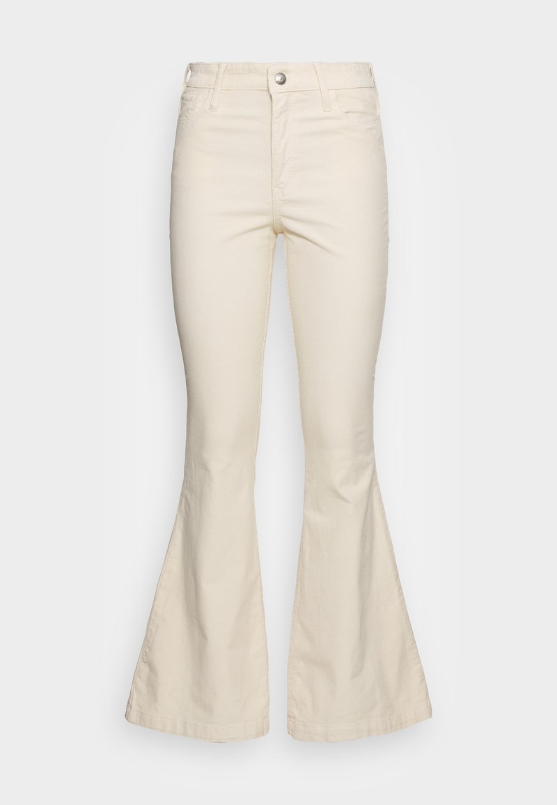 SOLID STATEMENT - Hollister Co. - View 1