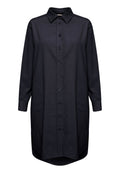 Dunkelblaues Hemdkleid mit kragenförmigem Ausschnitt, Knopfleiste, langen Ärmeln und Seitentaschen. Aus glattem Stoff mit lässiger Passform gefertigt.