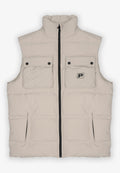 Beige gepolsterte Weste mit hohem Kragen, schwarzem Reißverschluss, zwei frontalen Klappen Taschen und Logodetail auf der Brust. Glatte Außenseite, gestepptes Textur.