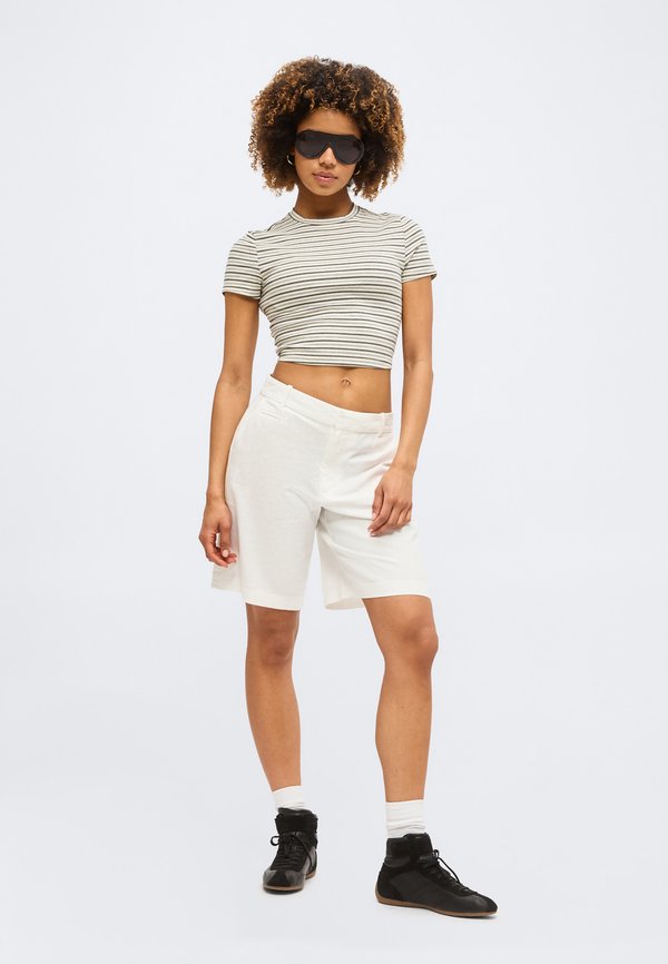 GAP FLAT FRONT