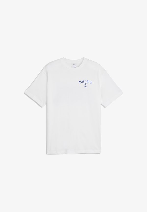 Puma GRAPHIC PUMA CAFE RELAXED T-SHIRT - Print T-shirt - white