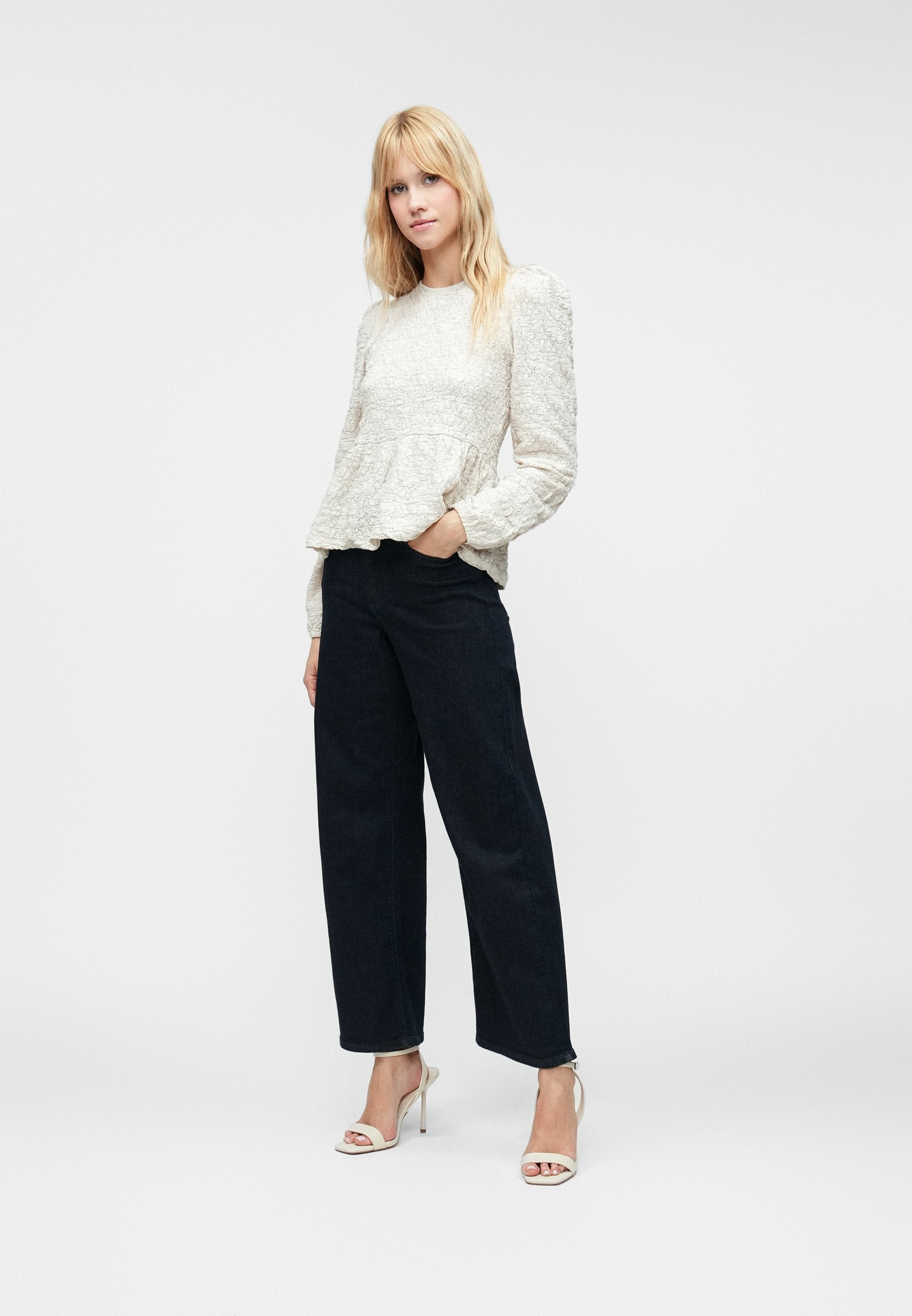 Wide-fit ONLJUICYHIGH High waist Wide Leg Fit Media 2