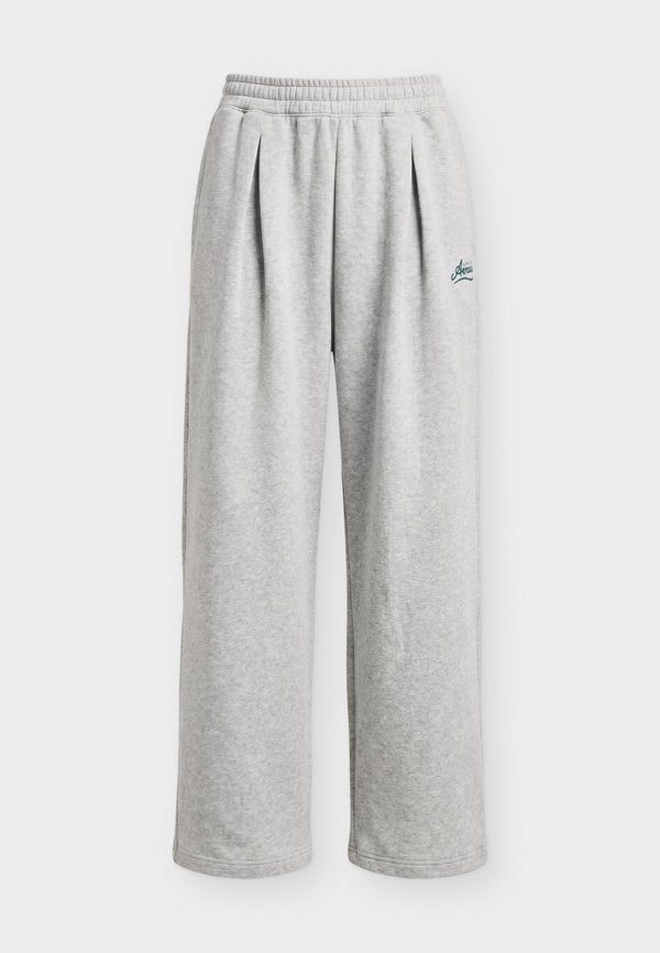 Under Armour RIVAL PLEATED VARSITY - Tracksuit bottoms - mod gray light heather/arden green
