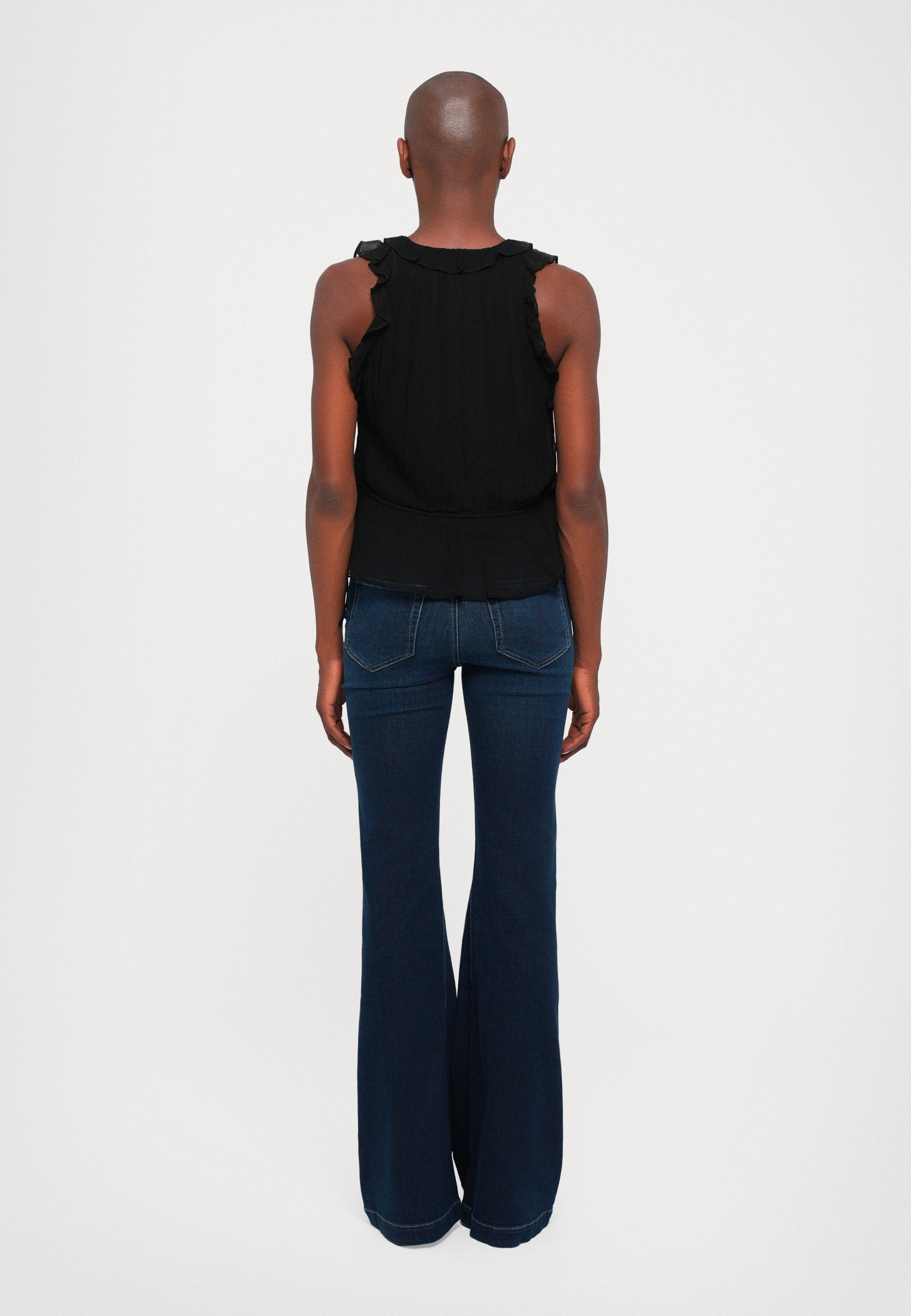 DESIGNERS REMIX IOLA