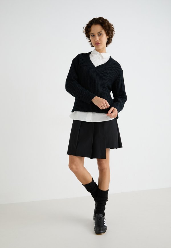 Weekday FARILA OVERSIZED DISTRESSED