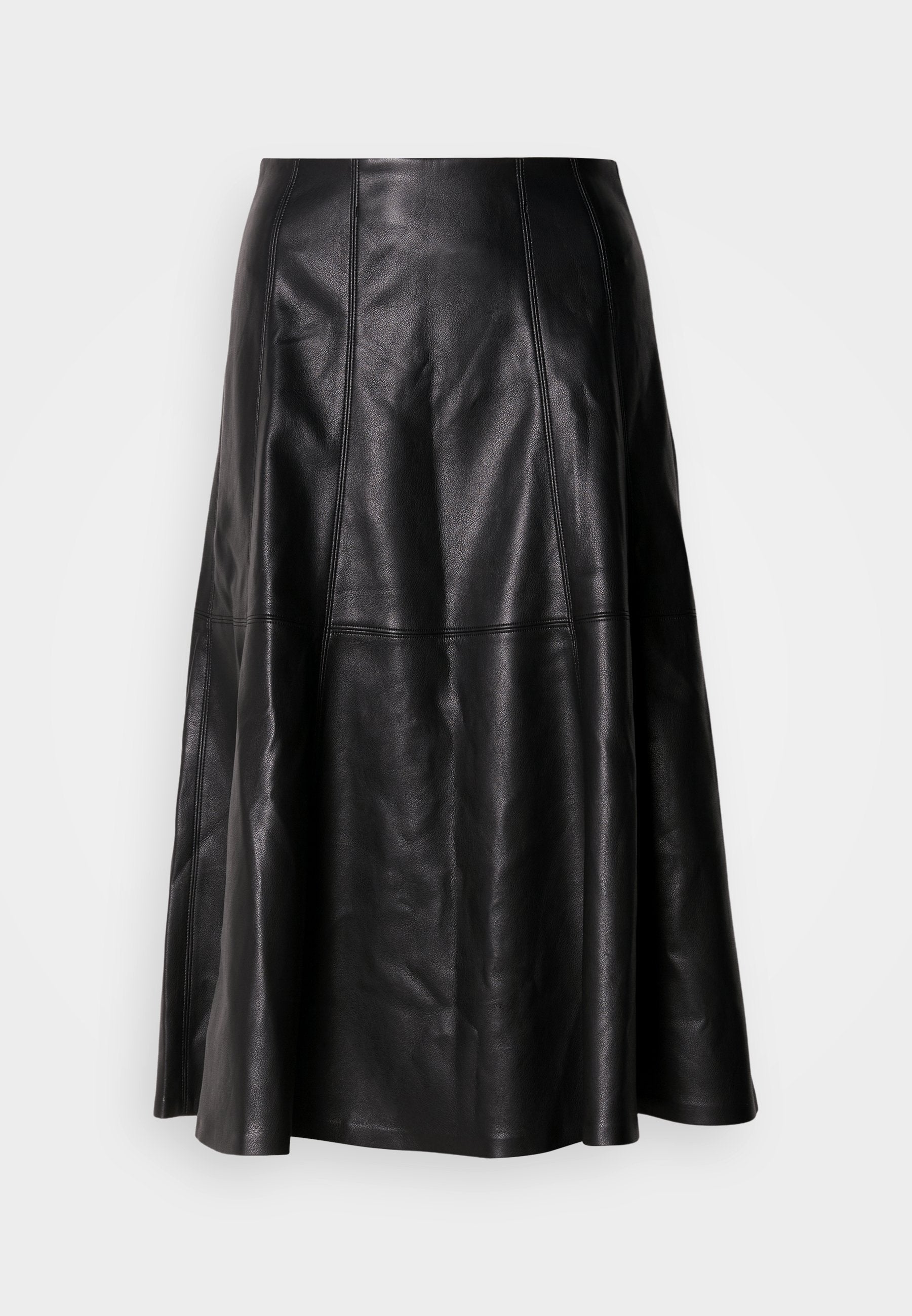 Schwarzer Lederrock mit ausgestellter Silhouette, sichtbaren Nähten und glatter Textur. Mittellanges Design mit klassischem Schnitt.