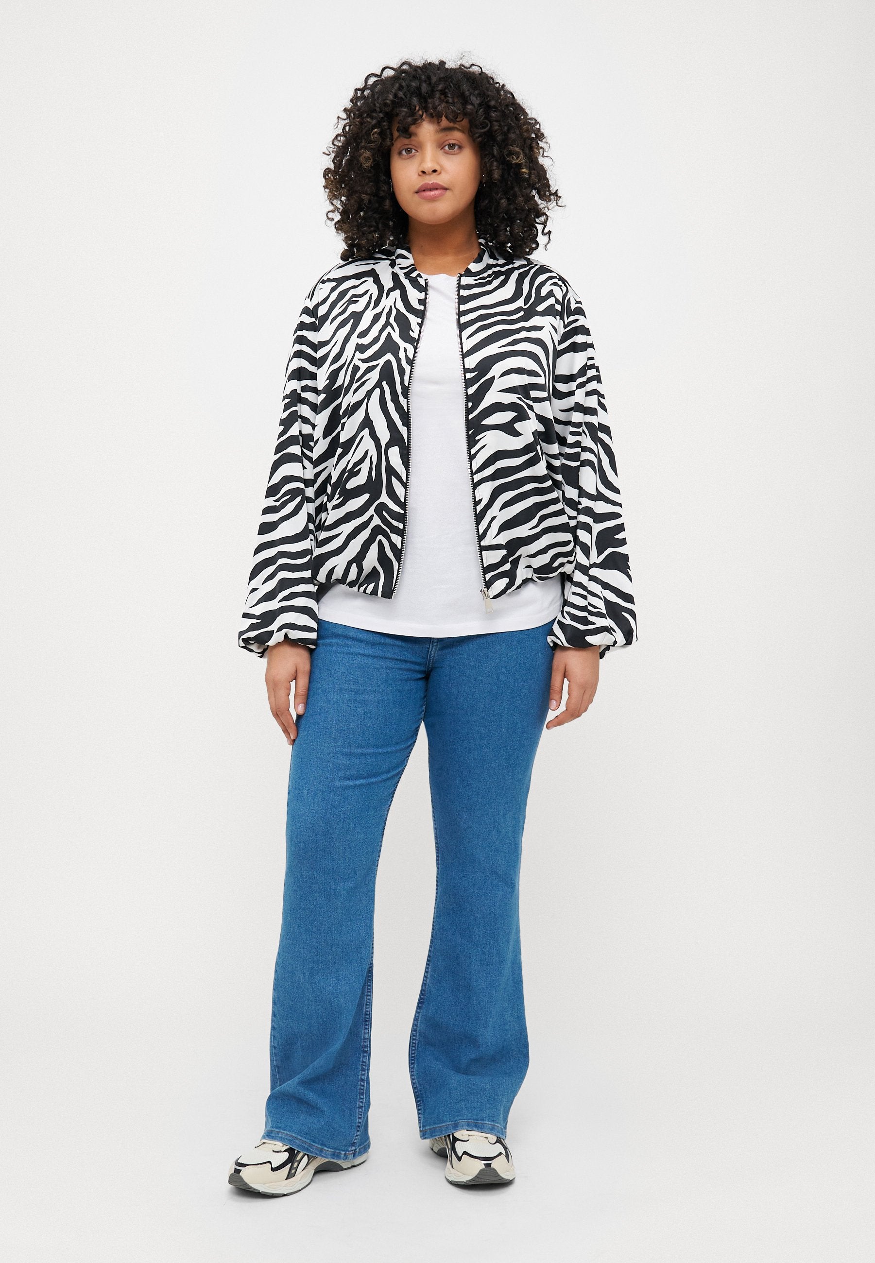 CARLUA JACKET Media 2