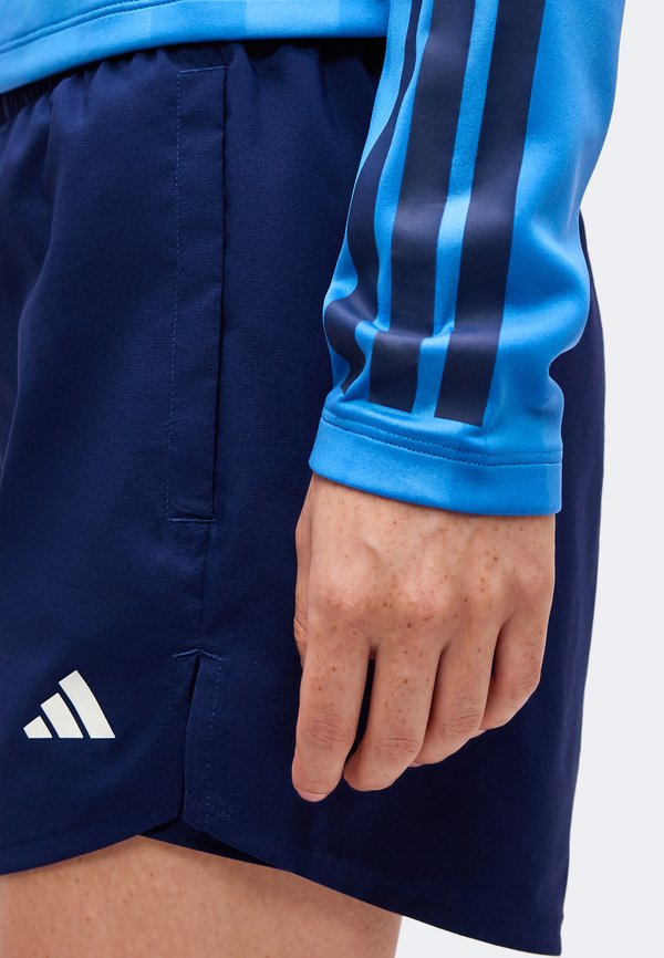adidas Performance HYPERGLAM 3-STRIPES EMBOSS 1/4 ZIP COVER UP