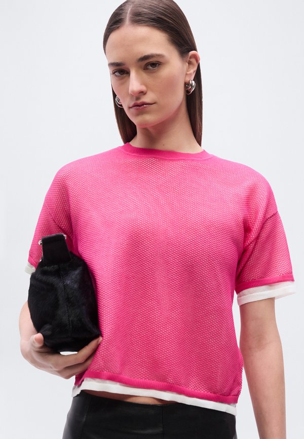 DKNY BOXY