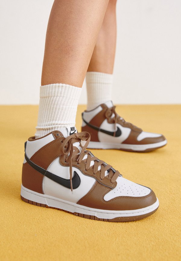 Nike Sportswear DUNK HIGH NEXT NATURE - High-top trainers - light british tan/black/white