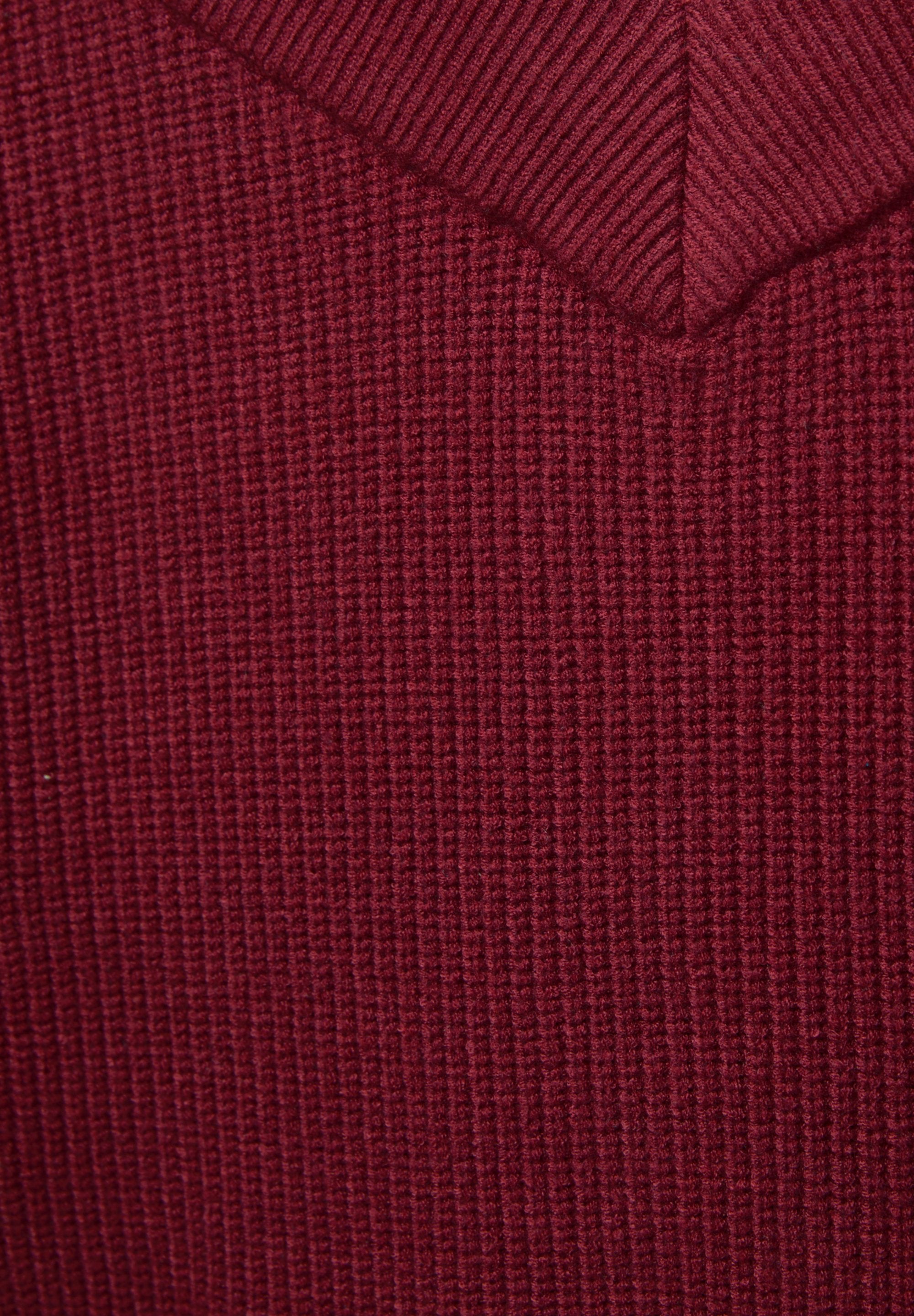 PULL&BEAR PURL WITH A V-NECKLINE