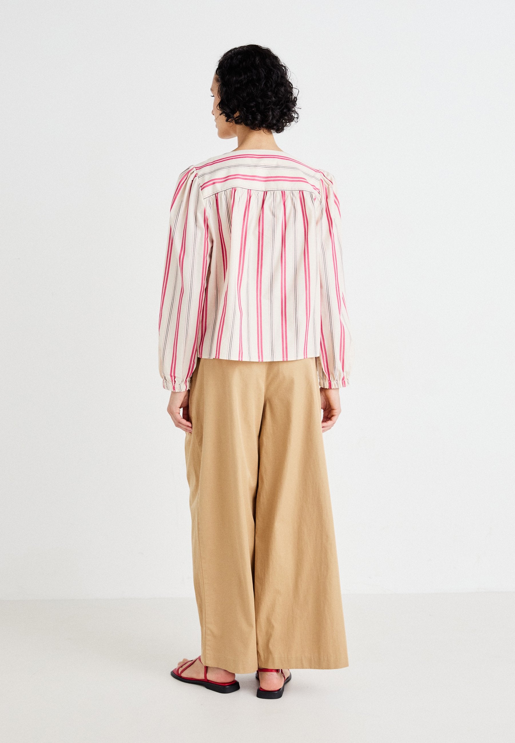 GAP WIDE LEG