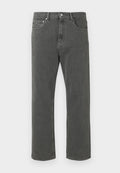 Dunkelgraue Denim-Jeans mit geradem Bein, ausgestattet mit Fronttaschen, einem Knopfverschluss und sichtbaren Steppnähten.