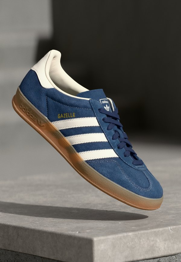 adidas Originals GAZELLE INDOOR - Trainers - night indigo/off white/gold metallic