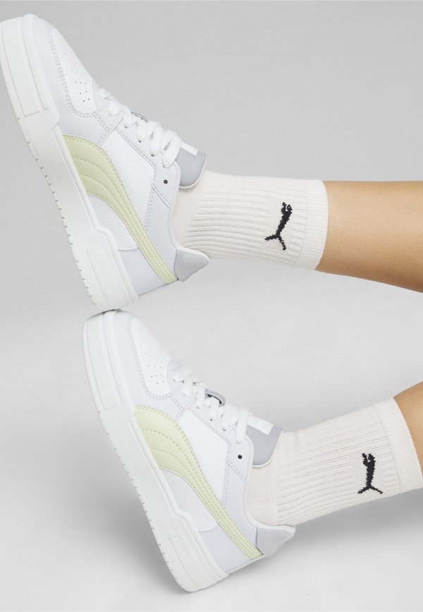Puma Trainers - white-green
