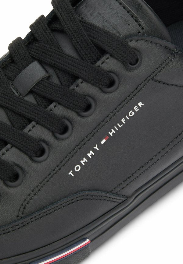 Tommy Hilfiger SIGNATURE MID