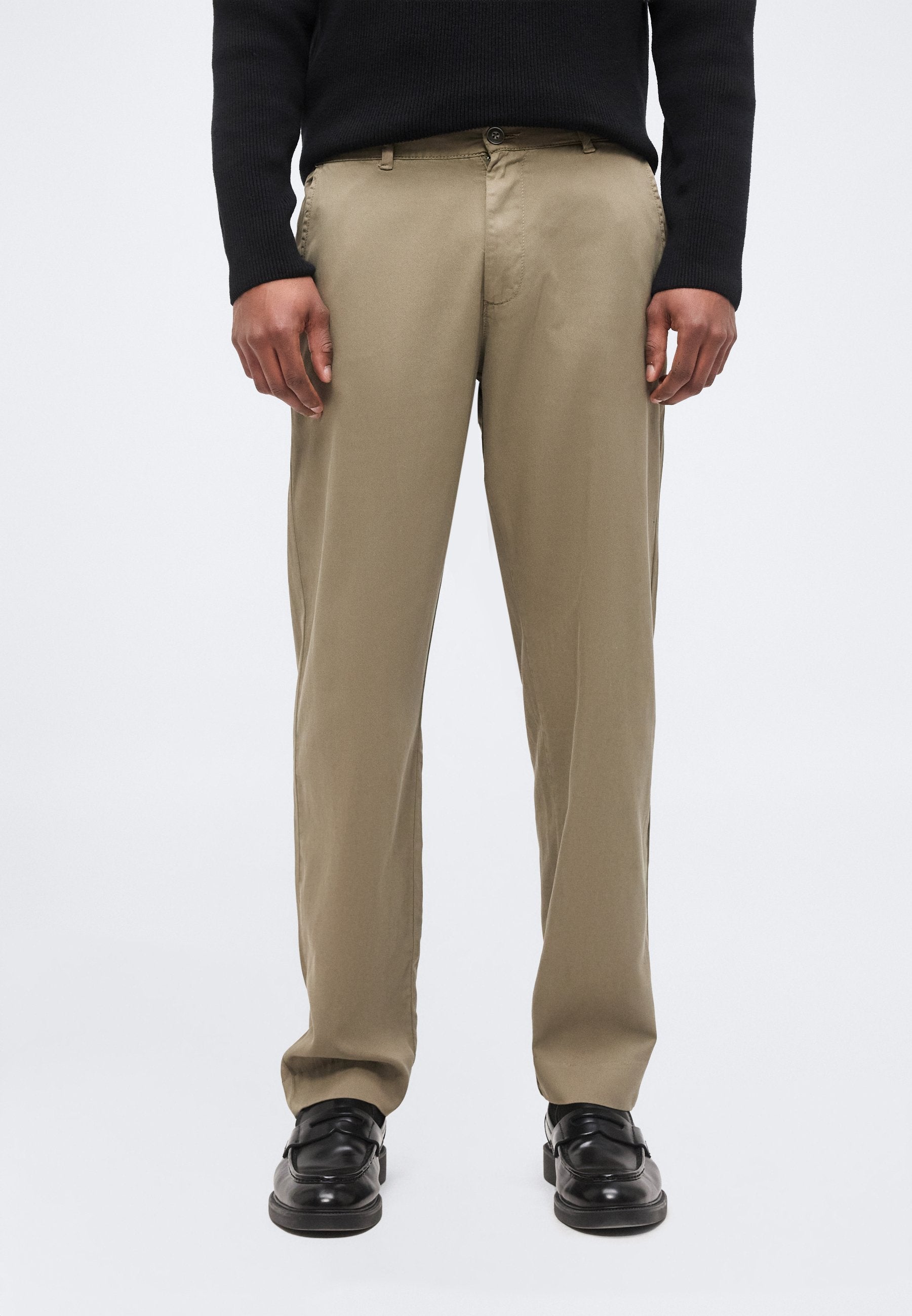 TAILORED PANTS Media 4