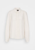 Weiße Bluse mit langen Ärmeln und kragenförmigem Halsauschnitt, strukturierter Stoff, zentrale Knopfverschluss und Blumenstickerei entlang der Vorderseite.