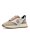Sneakers mit weißem Lederobermaterial, beigen Wildledereinsätzen, braunen Details, pinken Schnürsenkeln und einer strukturierten Gummisohle. Rundes Logo an der Seite.