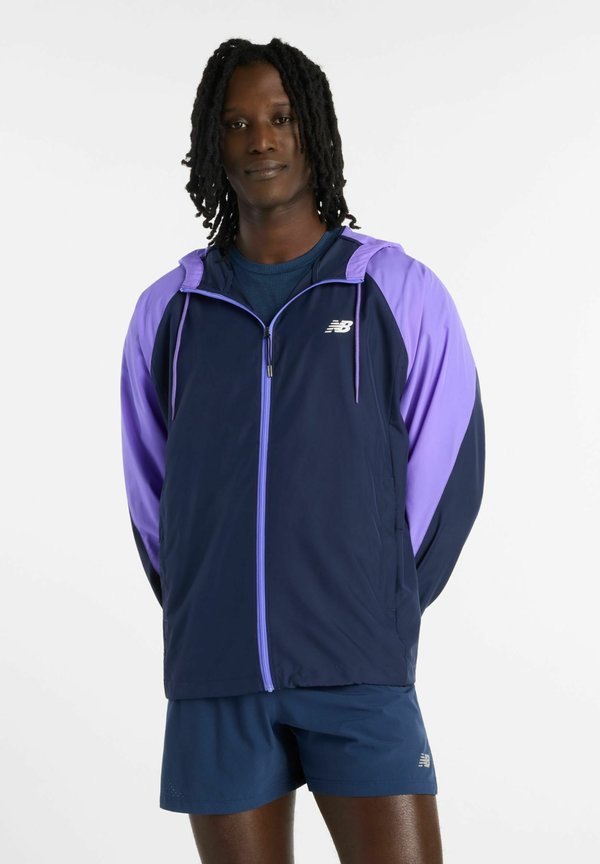 New Balance ATHLETICS LIGHT PACKABLE JKT - Light jacket - team navy electric purple