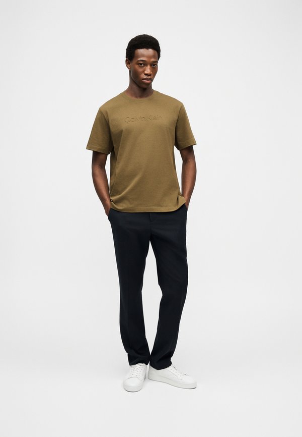 Calvin Klein WHOLESALE SPORTSWEAR GRAP GRAPHIC TEE