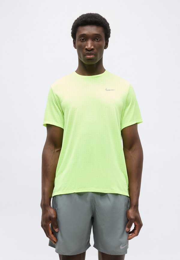 Nike Performance BREATHE MILER - Sports T-shirt - volt ice