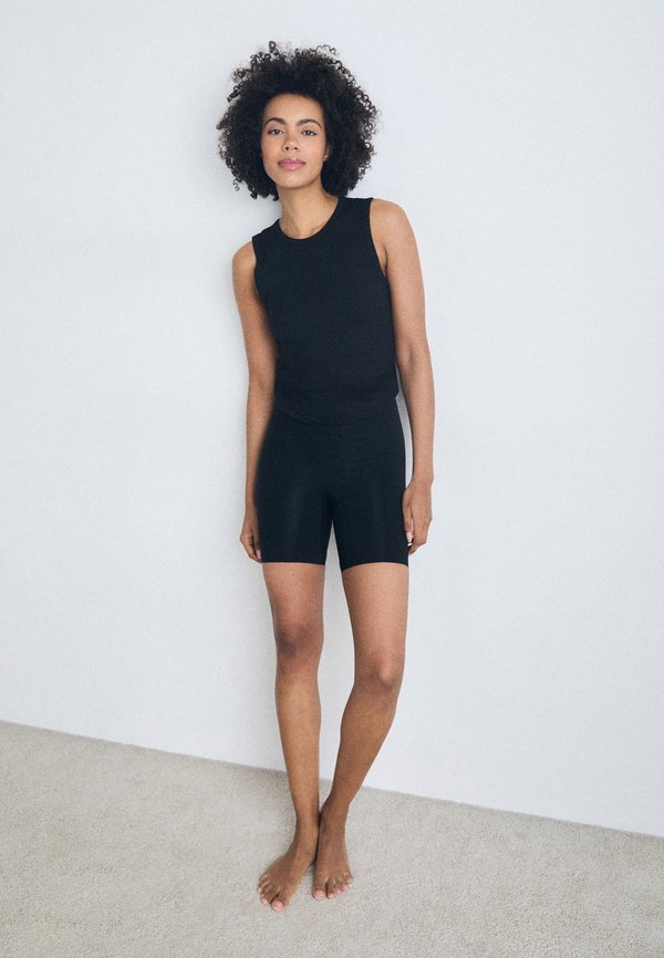 Calvin Klein Underwear SHAPEWEAR SCULPTED FIRM MICRO THIGH SHORT STAY PUT STRETCH