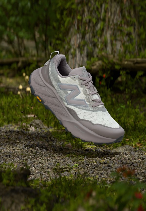 New Balance FRESH FOAM HIERRO V9 - Trail running shoes - sea salt