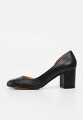 Schwarzer Damen-Lederschuh mit Blockabsatz und abgerundeter Vorderkappe, glatte Oberfläche, Seitenansicht auf weißem Hintergrund.