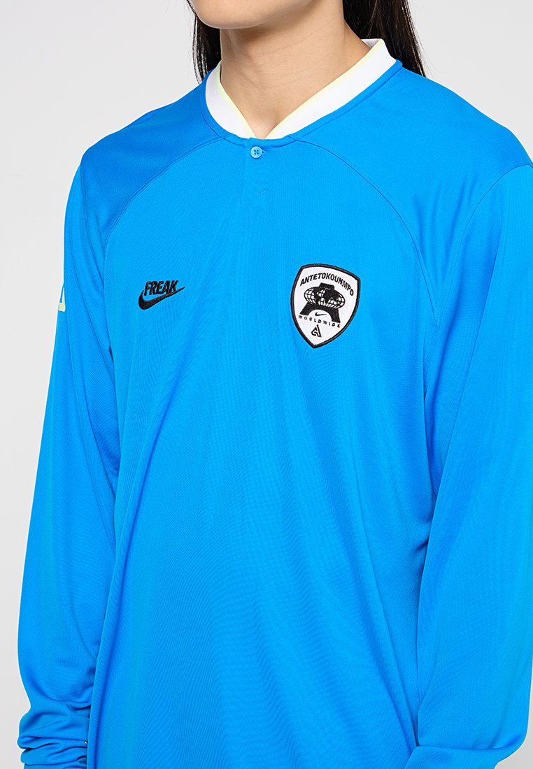 Nike Performance