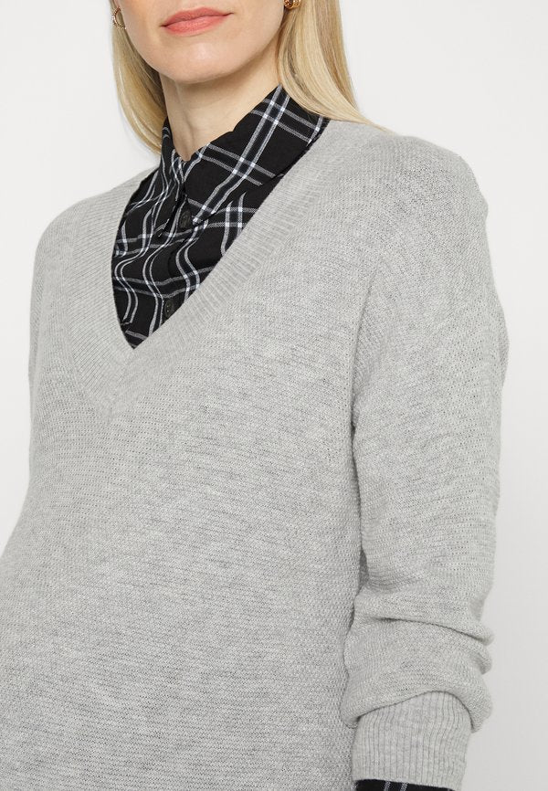 GAP Maternity V NECK