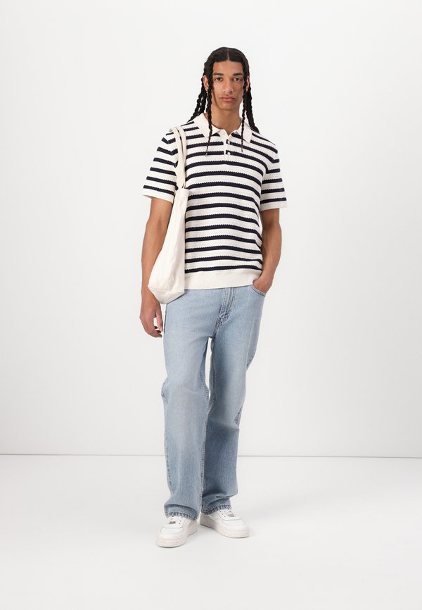GAP STRIPE