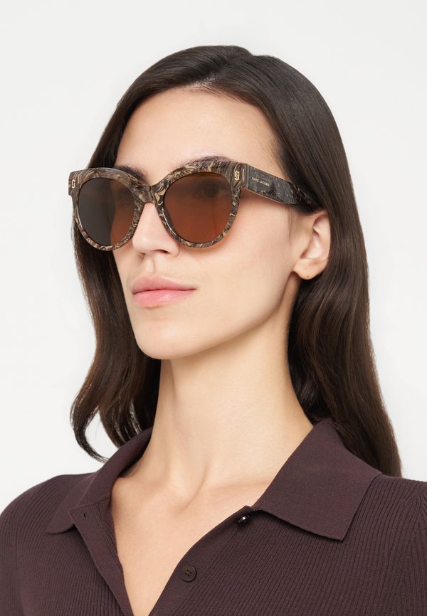 MARC JACOBS