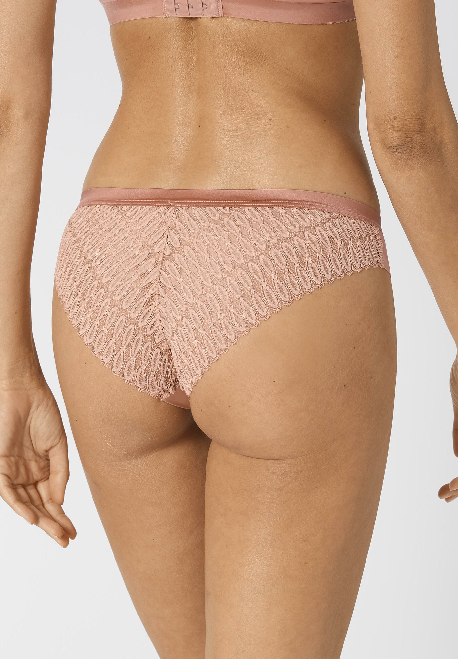 Triumph AURA SPOTLIGHT BRAZILIAN