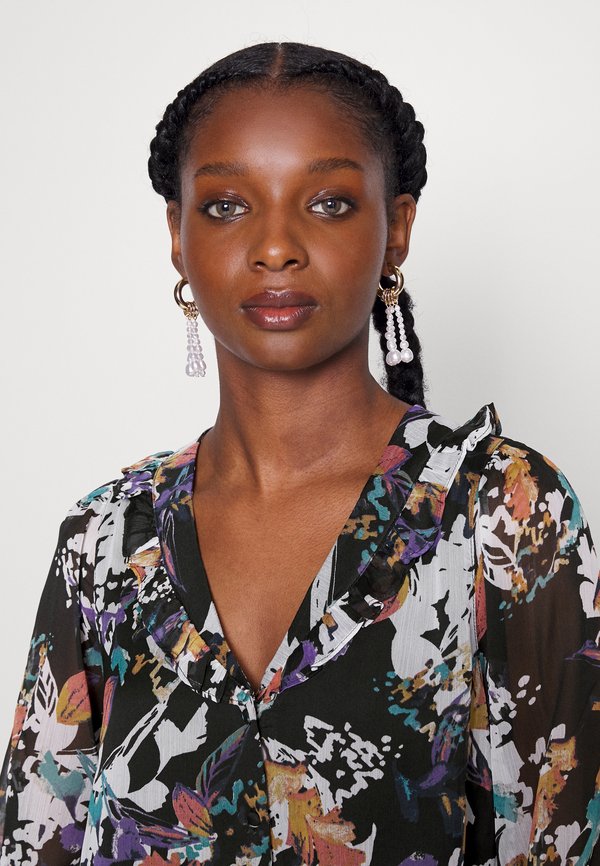 Vero Moda Petite VMKAYA V-NECK SHIRT