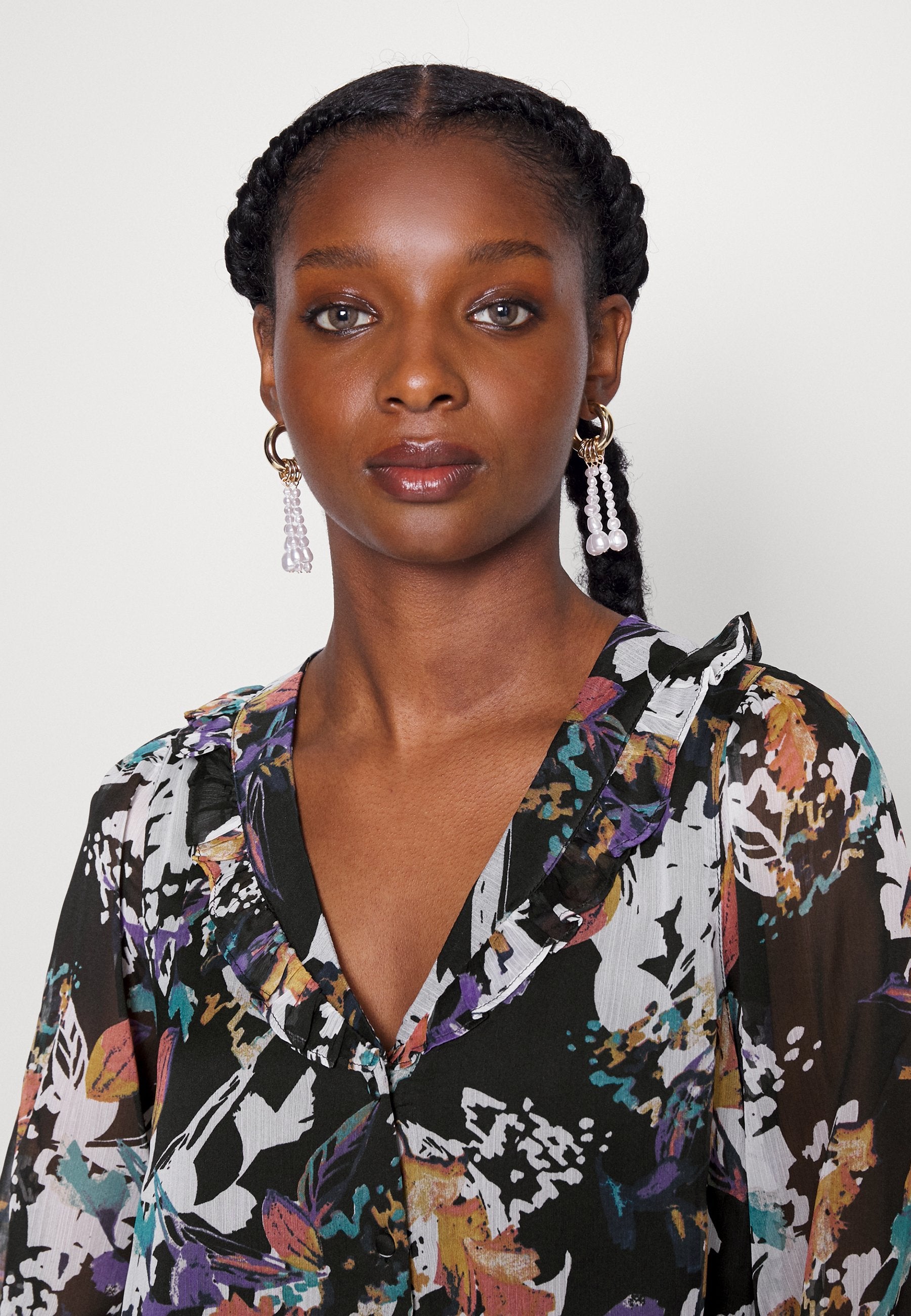 Vero Moda Petite VMKAYA V-NECK SHIRT